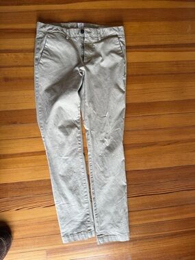 GAP Men's Chinos in Khaki Beige